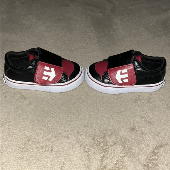Etnies Kids Black and Burgundy Sneakers - Picture 3 of 4